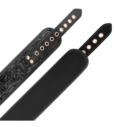 Collar con Pinzas para Pezones: Un juego bondage irresistible