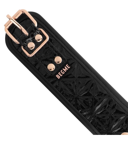 Collar con Pinzas para Pezones: Un juego bondage irresistible