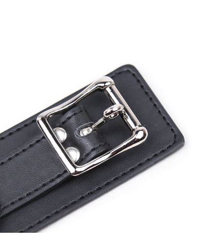 Collar de Sumisión con Anillas: Control y Placer BDSM