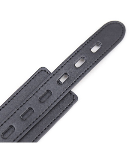 Collar de Sumisión con Anillas: Control y Placer BDSM