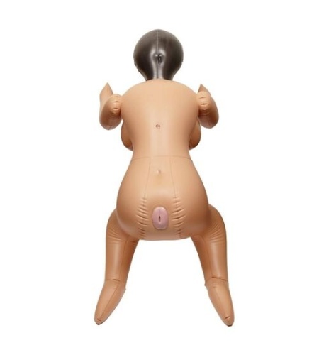 Perspectiva trasera de muñeca hinchable 4 patas