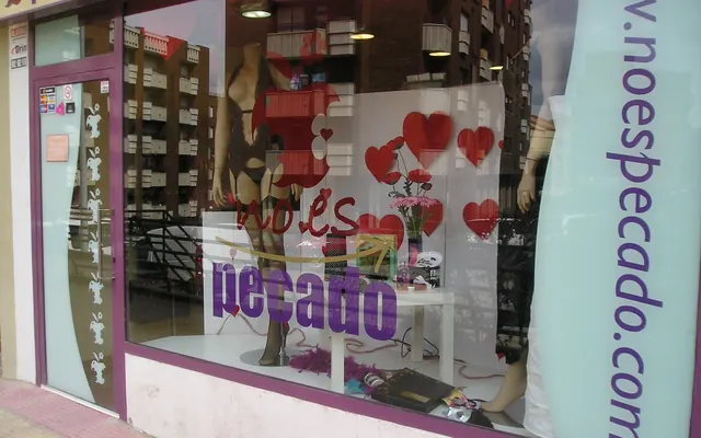 Fachada de No es Pecado Segovia, antigua tienda erótica en Segovia