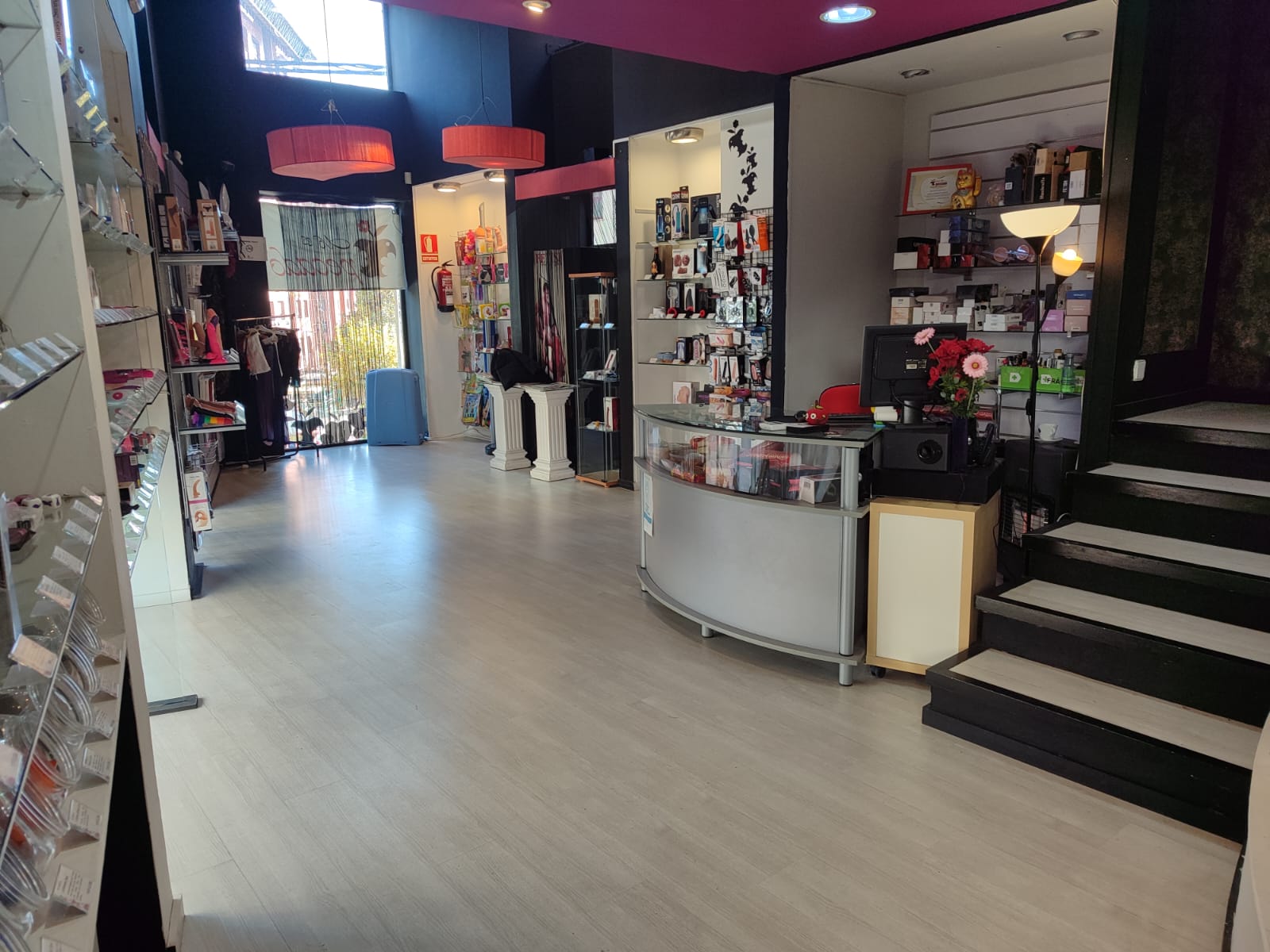 Interior tienda Ponferrada 1